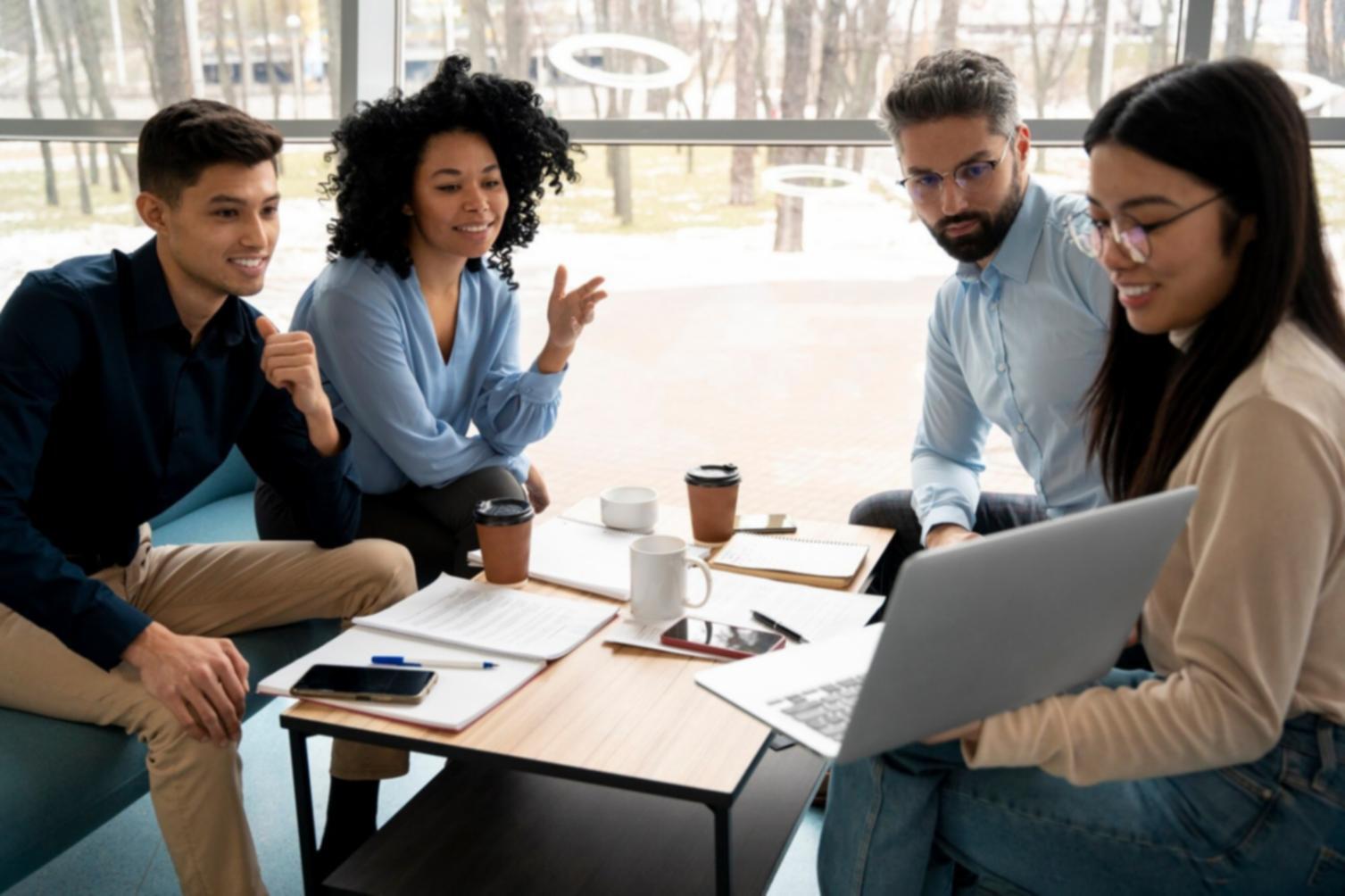 Persona trabajando en planificación financiera personal